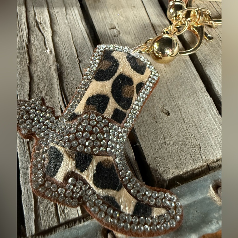 *SOLD*
Key chain / purse jewelry cowboy boot NWOT